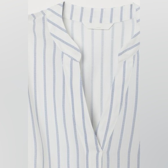 💙H&M Maternity Surplice-Neck Tunic Top 🩵🤍💙 - Picture 2 of 9